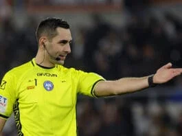 l’arbitro andrea colombo ( foto di salvatore fornelli )