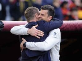 thiago motta abbraccia daniele de rossi ( foto di salvatore fornelli )